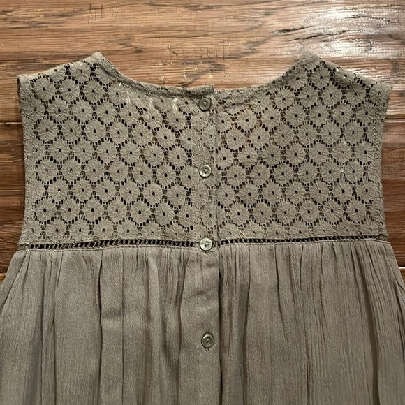 Altar’d State Size M Sleeveless Embroidered Top - Picture 5 of 5